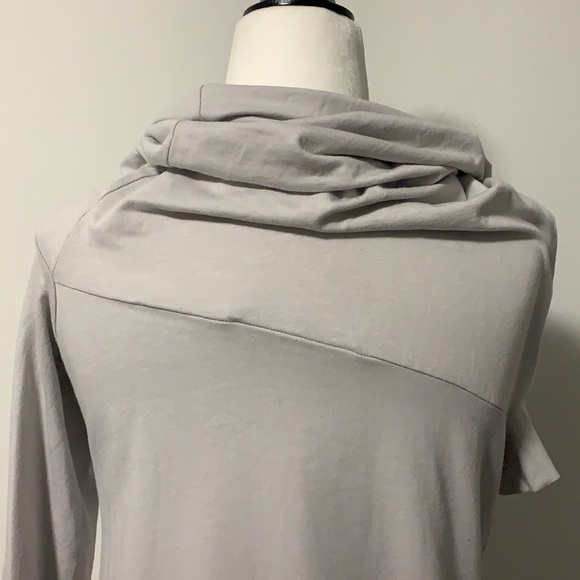 D-ROSS Asymmetric Cowl Neck Balloon Hem Top - Picture 7 of 10